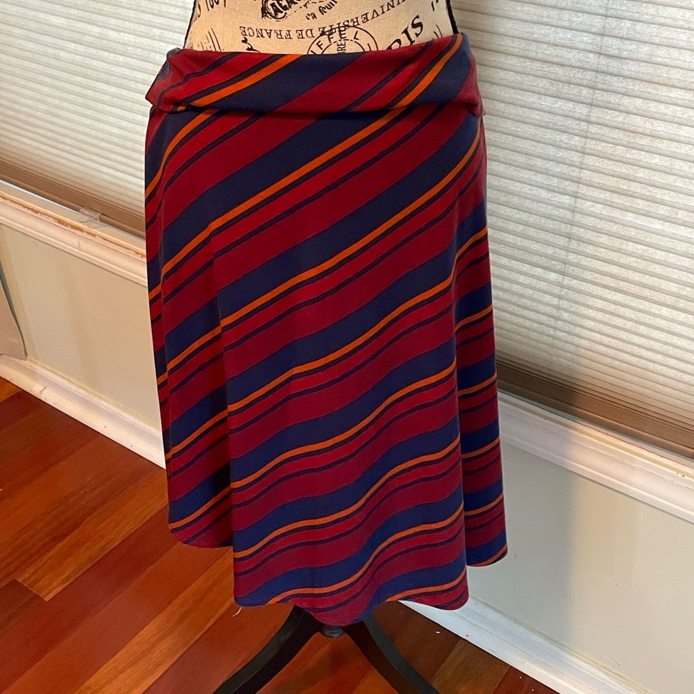 🚨LulaRoe Azure Skirt 2x🚨
